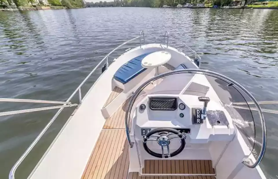 marius-motorboot-fuer-bis-zu-6-personen_12137