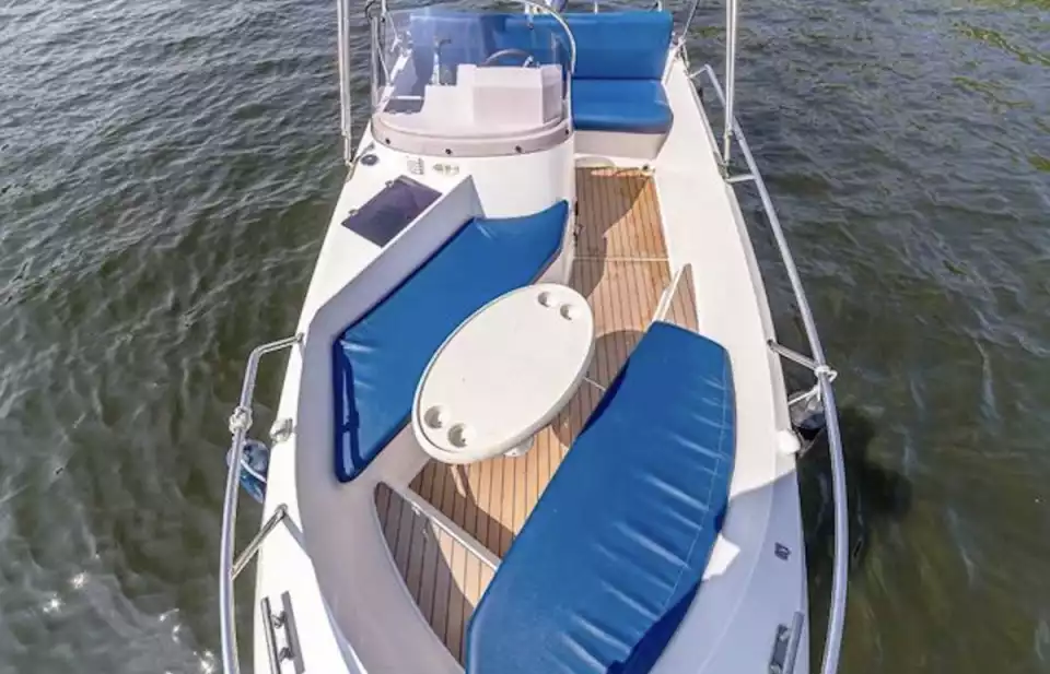 marius-motorboot-fuer-bis-zu-6-personen_12138